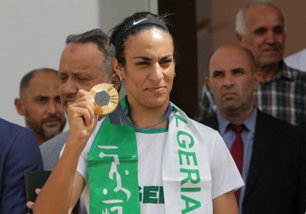 2024 年奥运会性别争议拳击手伊曼·哈利夫 (Imane Khelif) 的妈妈猛烈抨击批评者并坚称：“我的孩子是女孩”