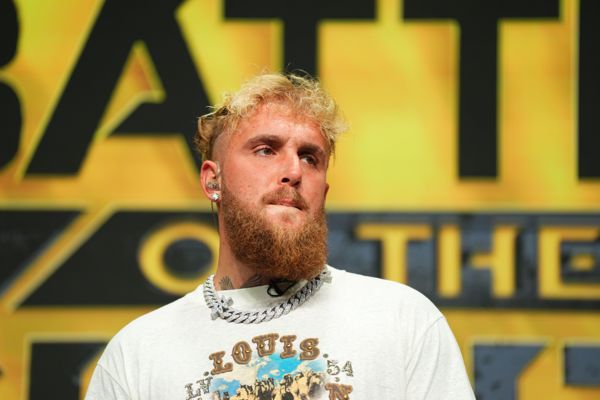杰克·保罗发布了 MMA 首场比赛的最新消息，并在他的雷达上列出了四个名字，其中包括两名拳击对手