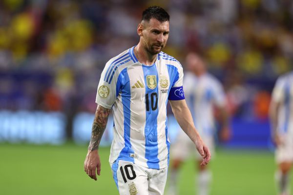 莱昂内尔·梅西 (Lionel Messi) 价值 900 万英镑的伊维萨豪宅遭到气候暴徒的破坏，令人惊叹的房产被喷漆覆盖