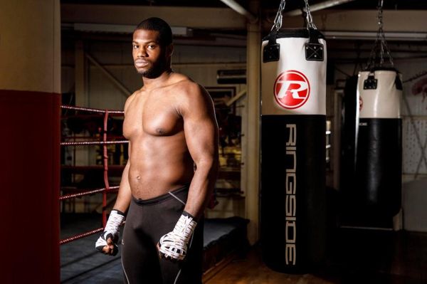 丹尼尔·杜波依斯 (Daniel Dubois) 接受了数小时的俯卧撑、没有互联网视频的严格教育，这让他想成为世界冠军