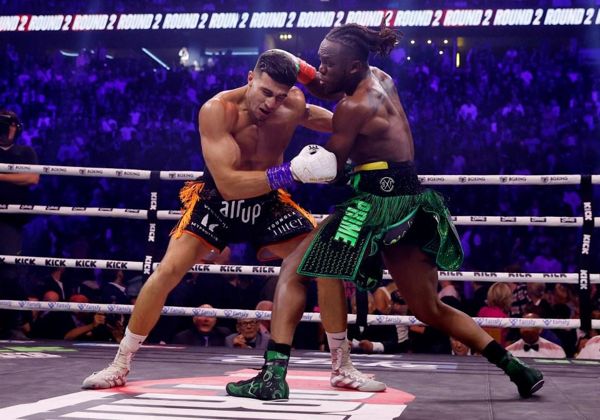 汤米·弗瑞 (Tommy Fury) 正在就 KSI 复赛进行谈判，拳击手提前两周退出《我是名人》，震惊了独立电视台 (ITV) 的老板