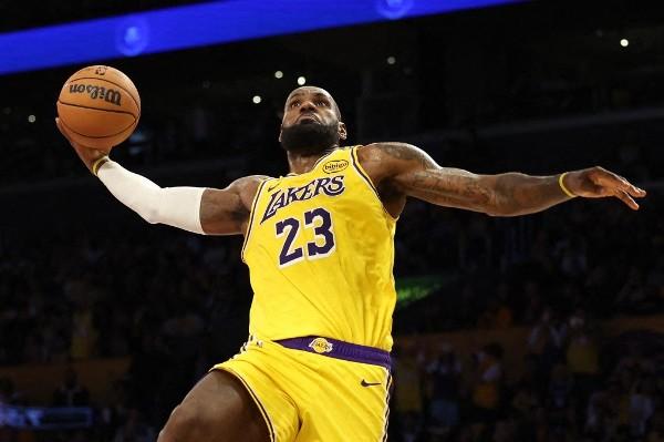开季媲美积逊年代 LBJ：我计划打足全季