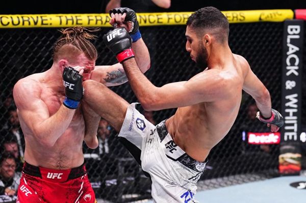 UFC明星向对手道歉，因为他在画布上昏迷不醒时对他的头部猛击了两拳