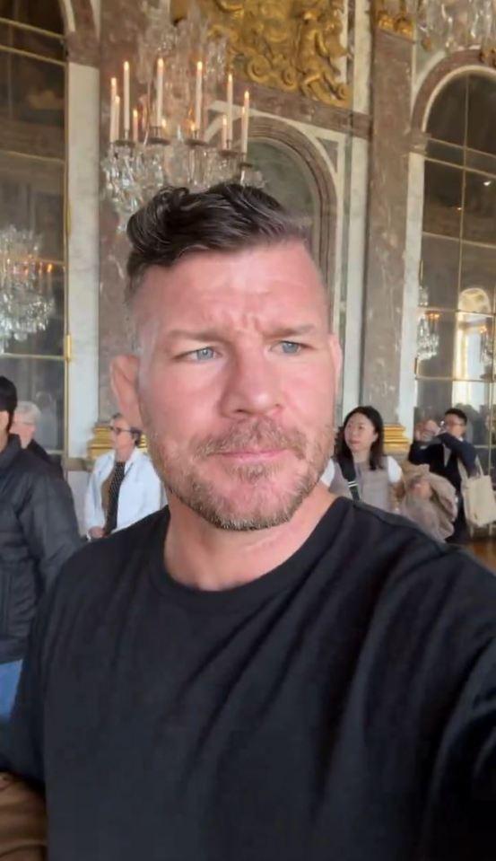 英国UFC传奇人物透露“小混蛋”偷了妻子的包，然后追捕罪犯并“踢了他一脚”