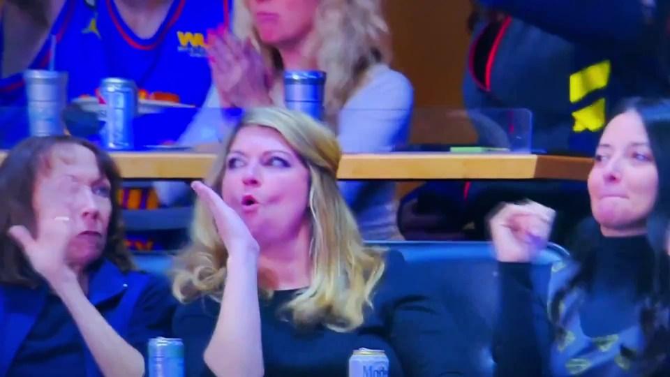 NBA女球迷在NBA比赛期间在球迷摄像头上做出X级手势后走红