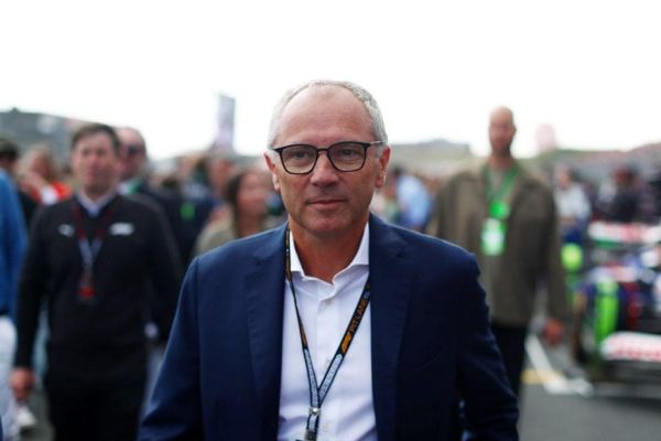 F1主席调侃道：“我们有一些消息要分享”，他透露欧洲输掉了大型比赛，赛程表将发生重大调整