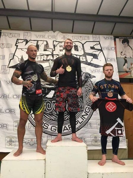 Will Stone MMA 格斗：格斗时间、免费直播、电视频道、完整的 Polaris 30 卡，工党议员在堆积如山的账单上进行格斗