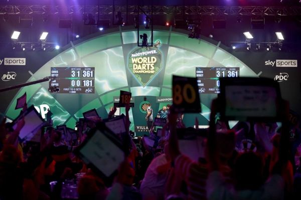 世界飞镖锦标赛将为 9 名飞镖选手提供 18 万英镑奖金，其中包括在 Ally Pally 为一名幸运投注者提供 6 万英镑奖金