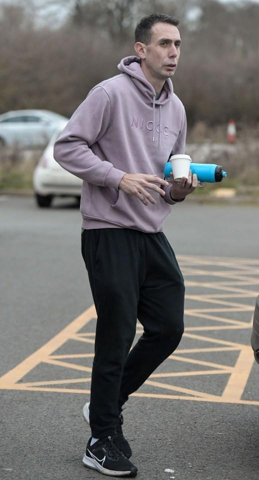 羞愧的裁判大卫·库特自被解雇英超裁判以来首次出现