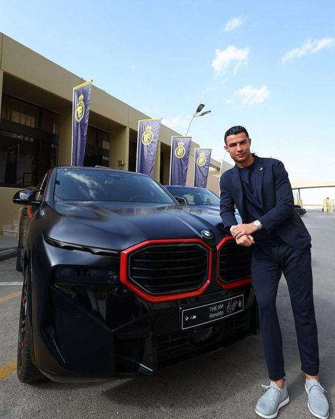 克里斯蒂亚诺·罗纳尔多 (Cristiano Ronaldo) 将价值 164,000 英镑的豪华宝马汽车添加到价值 1,900 万英镑的汽车收藏中，因为他的汽车是 Al-Nassr 赠送的