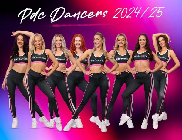 认识一下从 200 名候选者中选出的 PDC 飞镖舞者，其中包括圣橡队女演员和长得像梅根·福克斯的喷火者