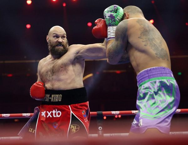 泰森·富里 (Tyson Fury) 36 岁退役，在 KO 安东尼·约书亚 (Anthony Joshua) 之战中嘲讽“迪克·特平 (Dick Turpin) 戴着面具”