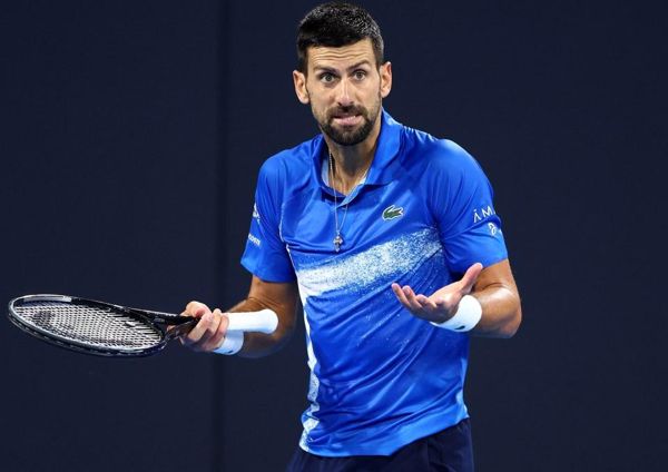 诺瓦克·德约科维奇（Novak Djokovic）惨遭世界排名第293位的6英尺11英寸巨人击败