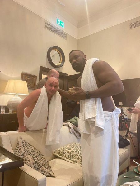 我与德里克·奇索拉（Derek Chisora）的香槟午餐约会，当“你知道我这样做了，沃利“