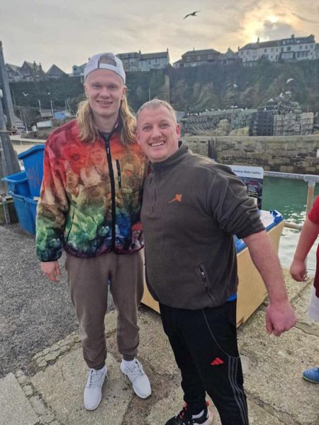 埃林·海兰德（Erling Haaland）在康沃尔（Cornwall）钓鱼时，曼城（Man City Star）利用欧洲冠军联赛退出