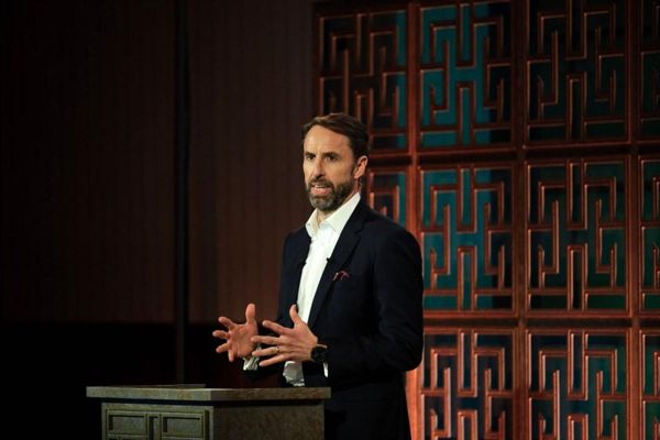 迷失的小伙子们在安德鲁·泰特（Andrew Tate）等，操纵和有毒的影响者中充满了空白。