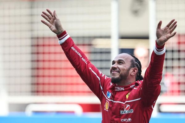 刘易斯·汉密尔顿（Lewis Hamilton）在法拉利明星立即瞄准“ Yapping”批评家之前，以“大师班”的冲刺胜利赞扬