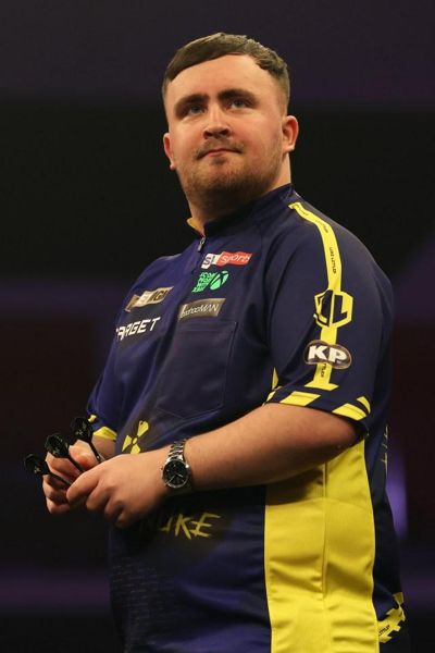 卢克·利特勒（Luke Littler）与一位19岁的美容师建立了亲密的友谊