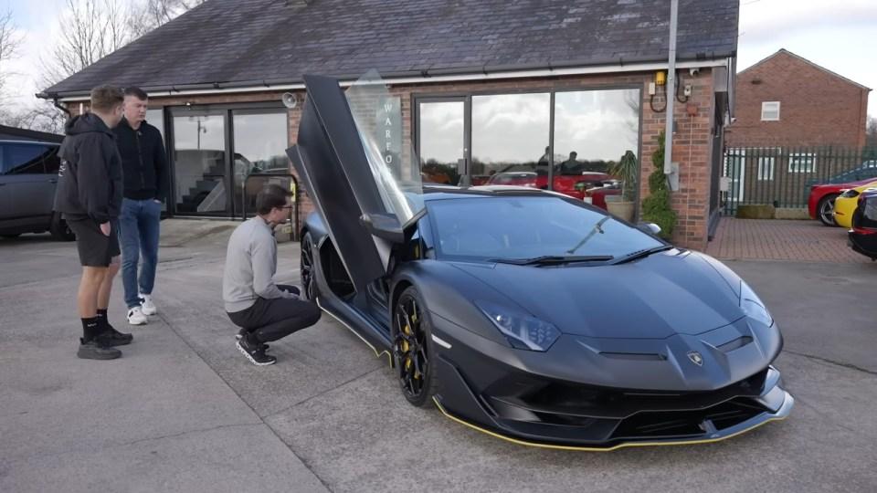 我开了马库斯·拉什福德（Marcus Rashford）独特的450,000英镑的兰博基尼（Lamborghini）