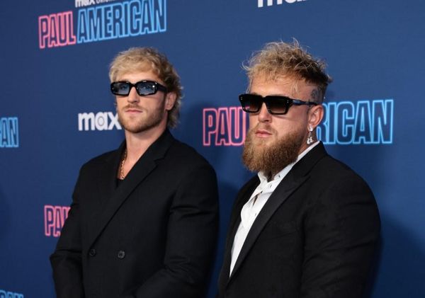 杰克·保罗（Jake Paul）与洛根兄弟（Brother Logan）一起担任Shock WWE的角色，并戏弄了1,150万英镑的职业变化