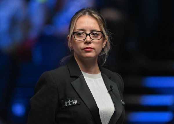 与罗尼·奥沙利文（Ronnie O'Sullivan）失败的蛋糕制作斯诺克裁判将在世界锦标赛决赛中创造历史