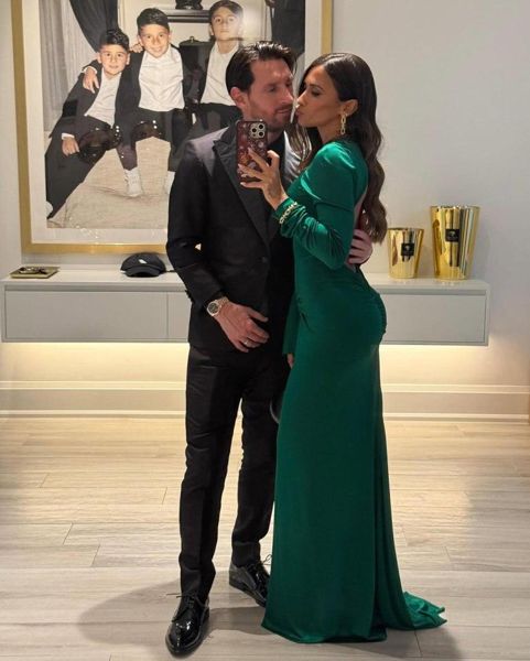 莱昂内尔·梅西（Lionel Messi）的妻子安东尼拉（Antonela