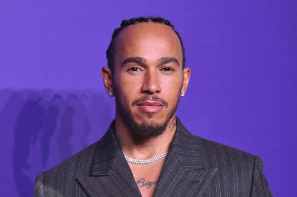 刘易斯·汉密尔顿（Lewis Hamilton）加入法拉利（Ferrari）后，用豪华的意大利垫扩大了他惊人的房地产帝国
