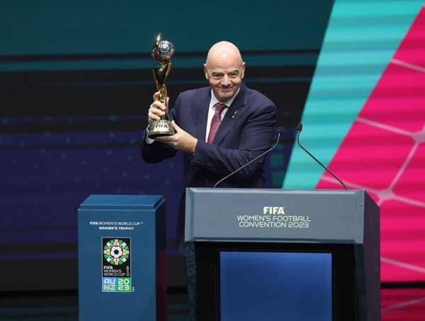 英国举办2035年女子世界杯，因为国际足联首席吉安妮·伊蒂蒂诺（Gianni Infantino）证实了锦标赛的“有效竞标”