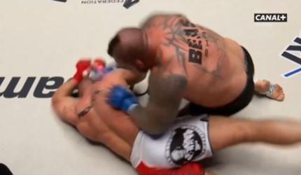 观看埃迪·霍尔（Eddie Hall）在他的专业混合武术首次亮相中取得了令人惊叹的击败Mariusz Puzianowski