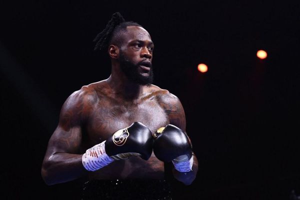 Deontay Wilder进行了秘密手术