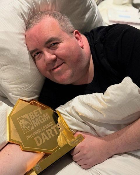 “我和我一起上床的最好的之一”  – 斯蒂芬·邦廷（Stephen Bunting）在英超联赛的飞镖胜利后引导了他内心的莱昂内尔·梅西（Lionel Messi）