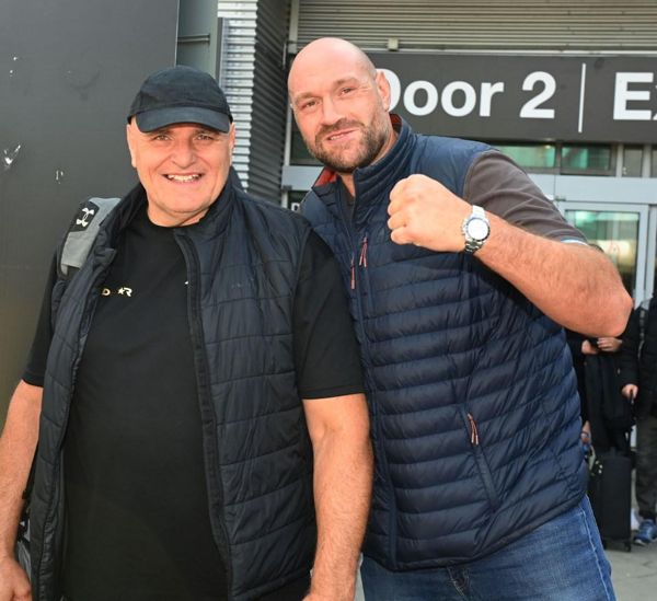 泰森·弗里（Tyson Fury）的喷气式飞机与爸爸约翰（Bad John）一起观看了汤米（Tommy）的胜利拳击回归在布达佩斯