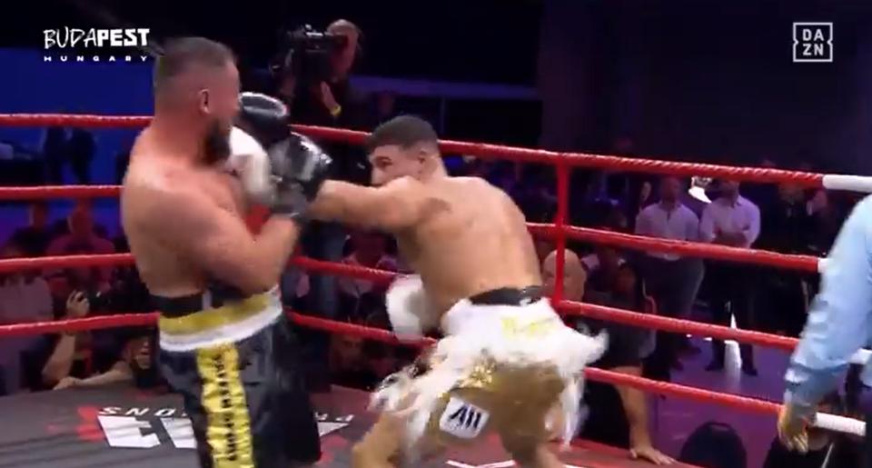 主持人在汤米·弗里（Tommy Fury）与肯南·汉贾利（Kenan Hanjalic）的偷窃表演中，粉丝们被随机的流行歌星和tr音乐插曲感到困惑