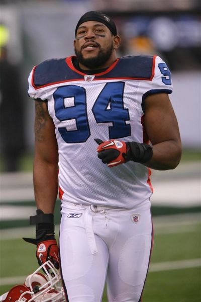 迈克·巴罗贡（Mike Balogun）是前NFL明星转变为轻量级的拳击手