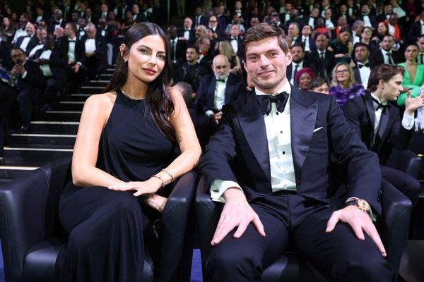 Max Verstappen与女友Kelly Piquet一起在迈阿密GP的最后一口