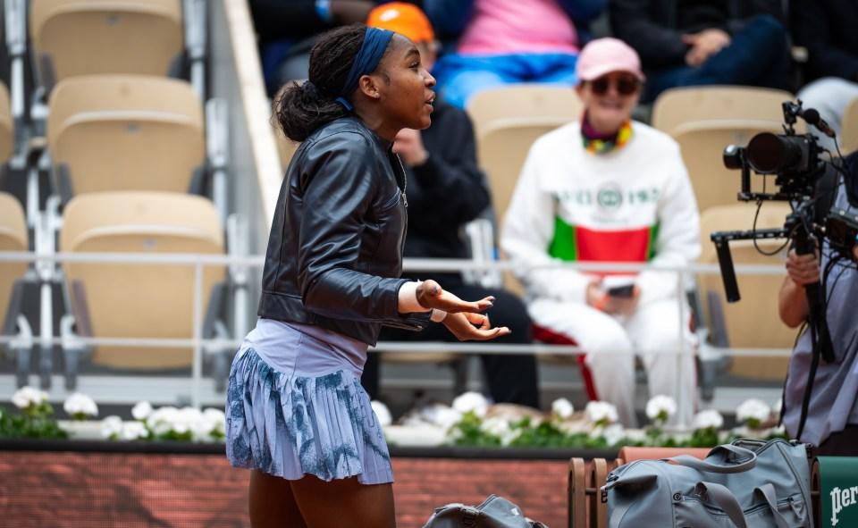 可可高夫（Coco Gauff）在没有关键设备的情况下前往法国公开法庭时犯了羞辱的错误