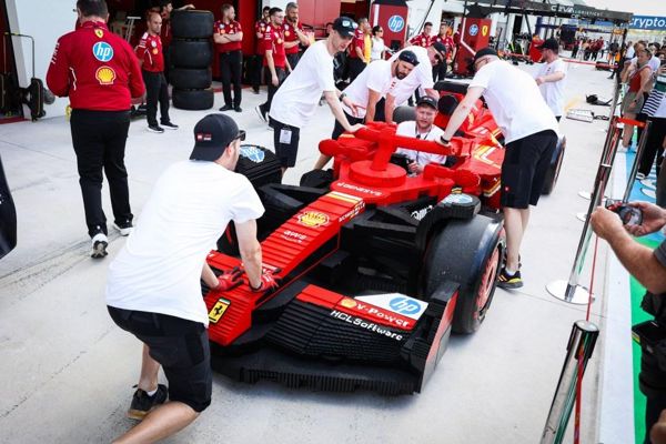 法拉利F1汽车由400,000个乐高积木制成