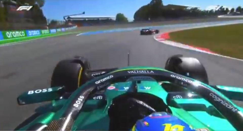 费尔南多·阿隆索（Fernando Alonso）在西班牙大奖赛实践中对刘易斯·汉密尔顿（Lewis Hamilton）进行了讽刺的滑动