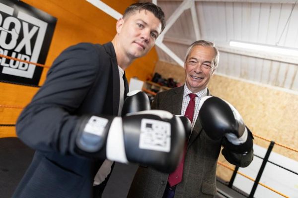 GB团队奥运会冠军拳击手卢克·坎贝尔（Luke Campbell）成为赫尔和东约克郡的第一任市长