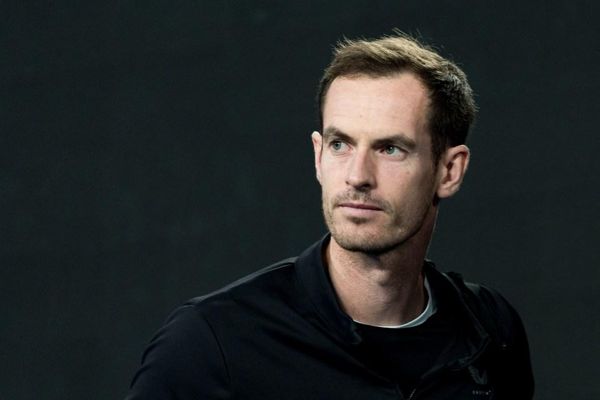 体育英雄安迪·默里爵士（Andy Murray）在新职业生涯的变化中，一年退休后打球网球