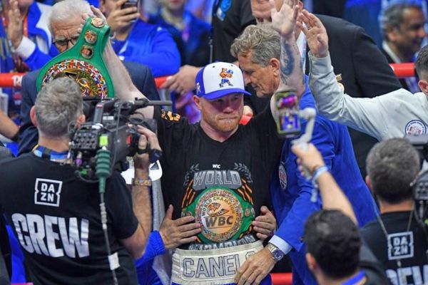 Canelo Alvarez诉Terence Crawford超级战斗在墨西哥击败威廉·斯克尔（William Scull）以重新获得无可争议的头衔后得到证实