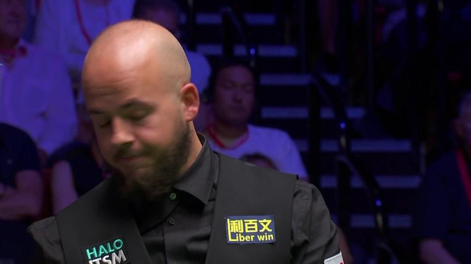 英国广播公司评论员发现卢卡·布雷克尔（Luca Brecel）在他们的史诗般的世界斯诺克冠军四分之一决赛中向贾德·特朗普（Judd Trump）道歉