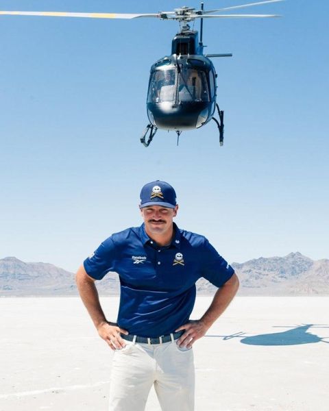 布赖森·丹堡（Bryson DeChambeau）通过在白宫草坪上击球，乘坐Indy 500赛车奔跑，并乘坐直升机乘车收集盐，为他的美国公开防守做好了准备
