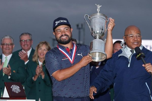 SPAUN 冠军 JJ Spaun 泪流满面地在最后一洞推入一记强力推杆，帮助赔率为 120/1 的弱势选手击败 Robert MacIntyre，夺得奥克蒙特美国公开赛冠军
