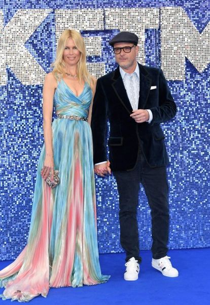 克劳迪娅·施夫（Claudia Schiffer）的电影制片人丈夫在英超联赛中看到超模后在布伦特福德（Brentford）购买股份