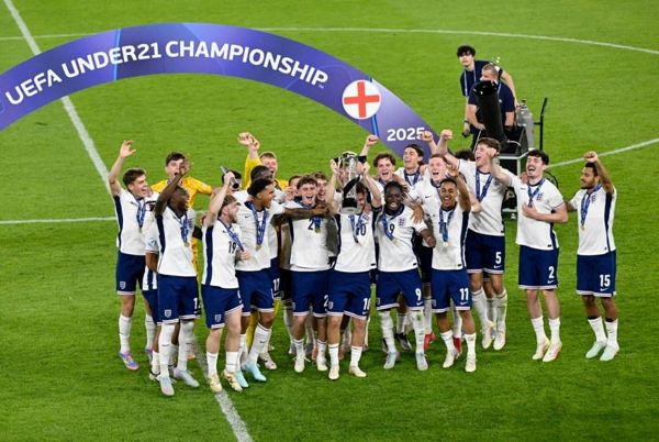英格兰3德国2：Young Lions在惊悚片中保留Euro U21皇冠，因为SuperSub Jonathan Rowe在加时赛中获胜