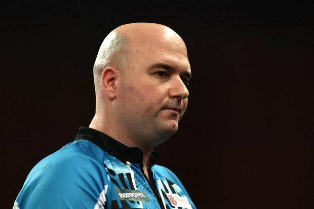 罗布·克罗斯（Rob Cross）的公司未能与前飞镖世界冠军（Bann）禁止担任董事