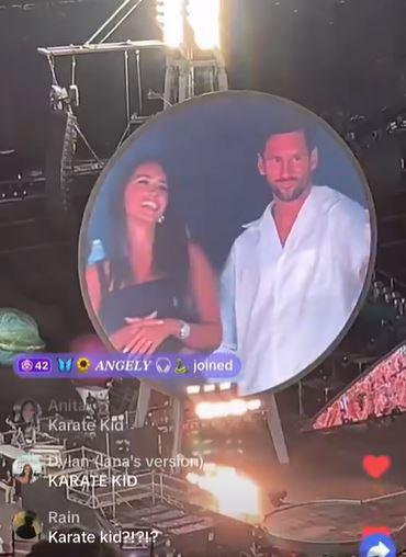 莱昂内尔·梅西（Lionel Messi）看起来很尴尬