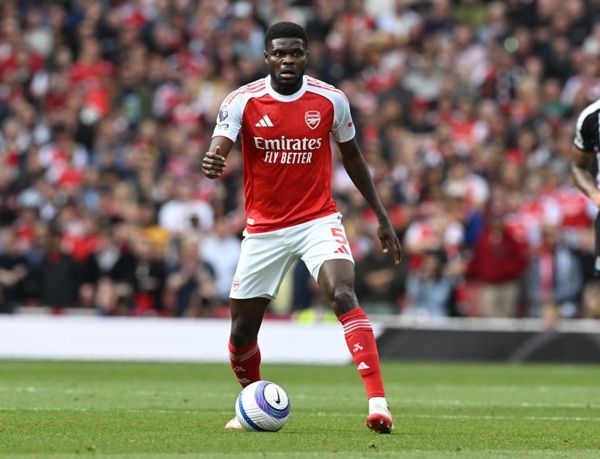 前阵营明星托马斯·帕特（Thomas Partey）被控对两名妇女进行五项强奸罪，并对三分之一进行性侵犯