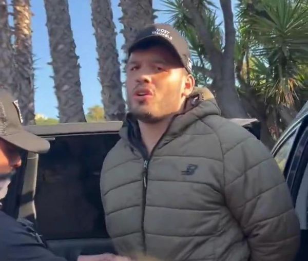 戏剧性的镜头揭示了朱利奥·塞萨尔·查韦斯（Julio Cesar Chavez Jr